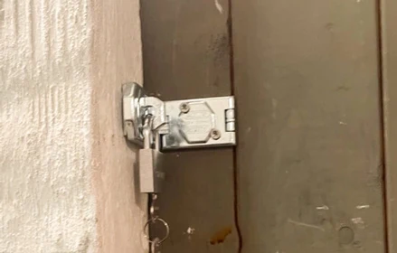 Kellerschloss wird geöffnen und erneuert