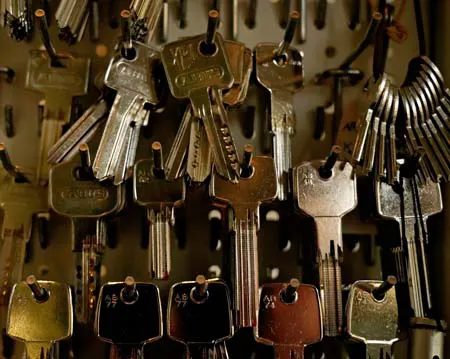 Mehrere Schlüsselrohlinge verschiedener Hersteller